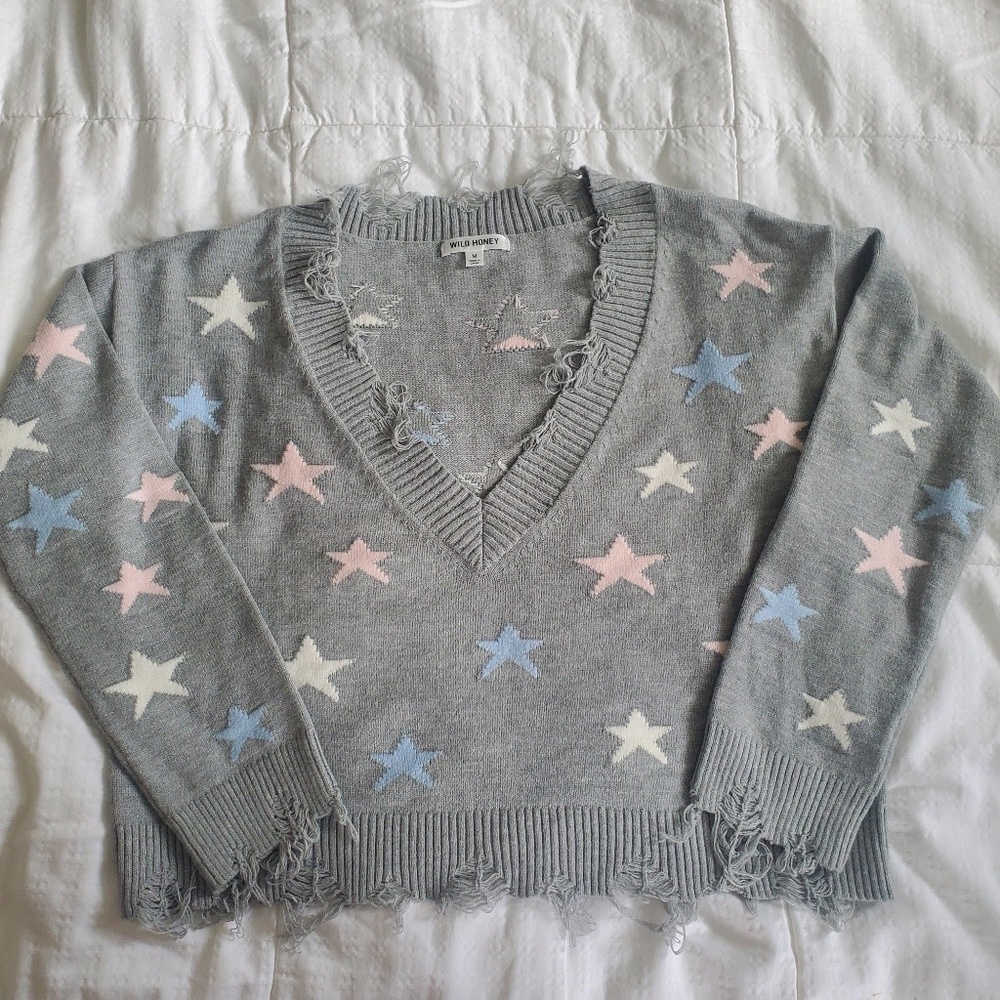 WILD HONEY SELF V-NECK CROPPED STAR SWEATER - SIZE M